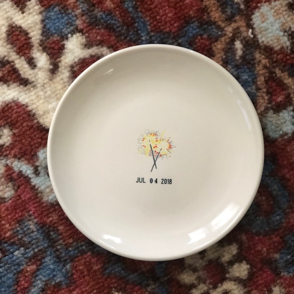 Rae Dunn 2018 4th of July Collection plates. - Picture 4 of 6